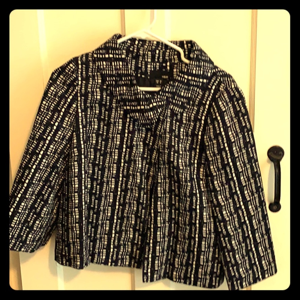 Arty print asymmetrical collar jacket.